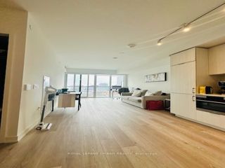 1319 - 158 Front St E