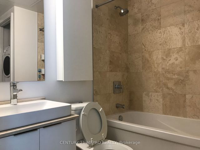 1609 - 14 York St