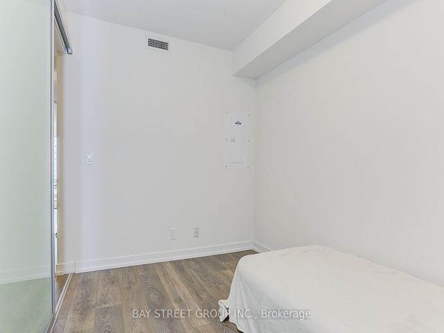 1503 - 60 Shuter St S