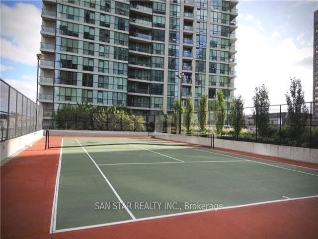 1004 - 12 Yonge St