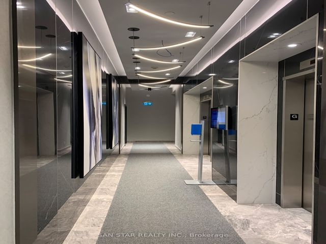 1004 - 12 Yonge St