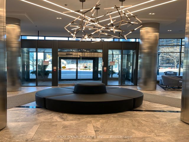 1004 - 12 Yonge St