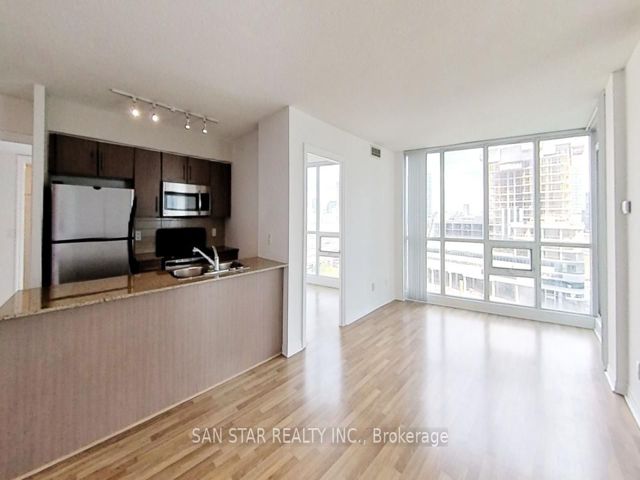 1004 - 12 Yonge St