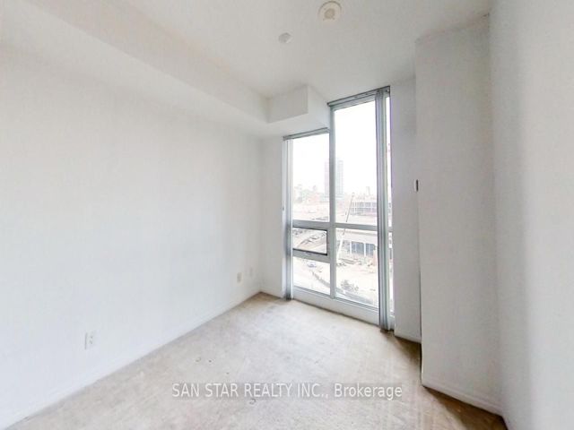 1004 - 12 Yonge St