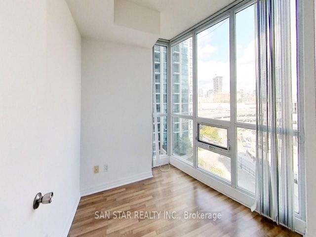 1004 - 12 Yonge St