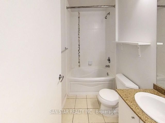 1004 - 12 Yonge St