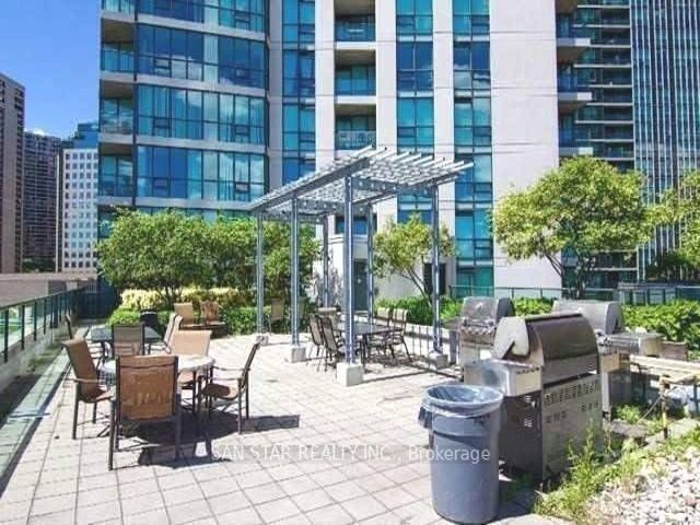 1004 - 12 Yonge St