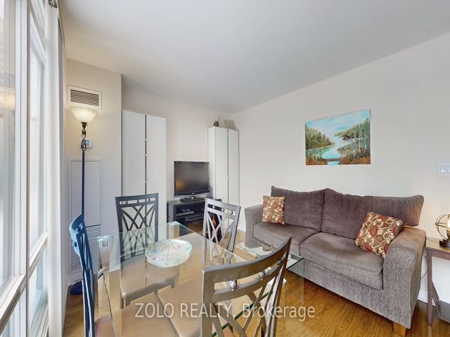 1918 - 4K Spadina Ave