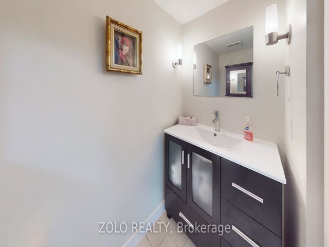 1918 - 4K Spadina Ave