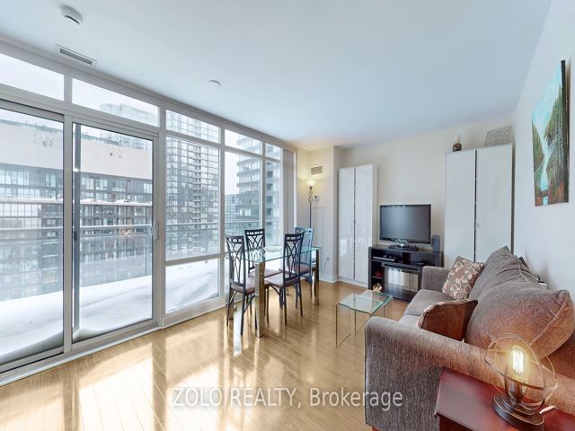 1918 - 4K Spadina Ave