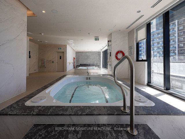2915 - 585 Bloor St E