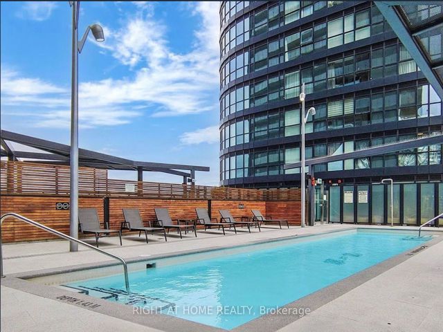 1502 - 575 Bloor St E