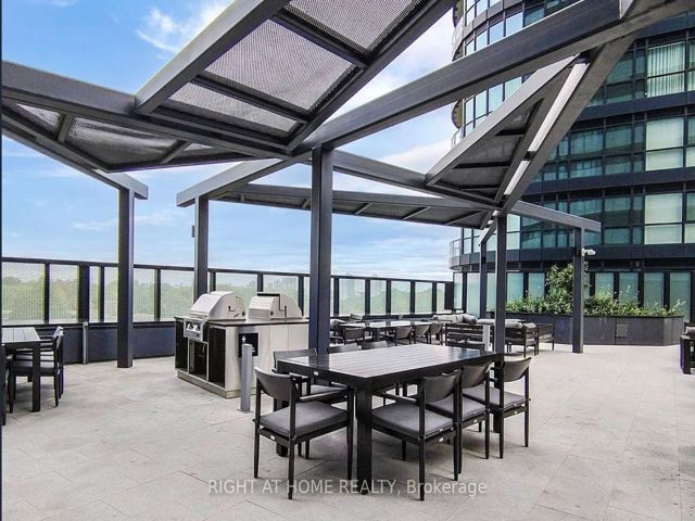 1502 - 575 Bloor St E