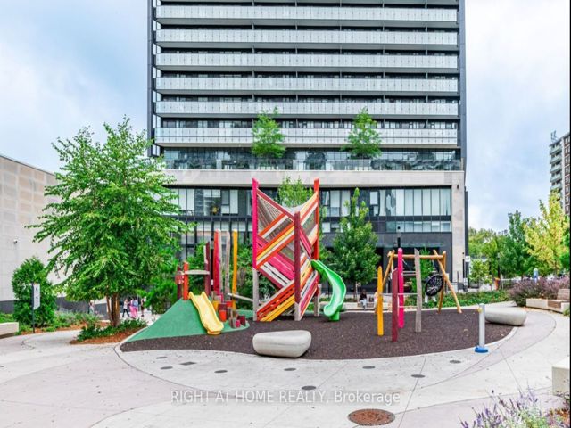 1502 - 575 Bloor St E