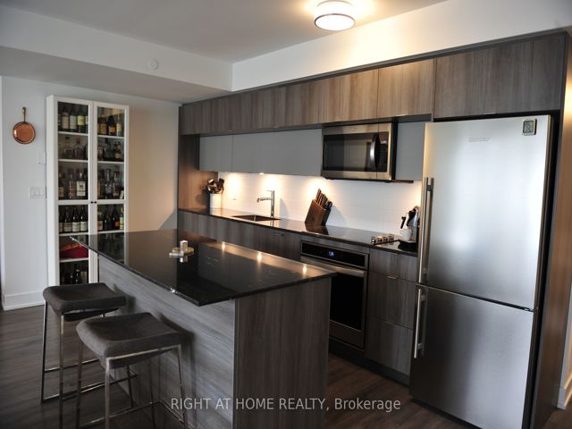 1502 - 575 Bloor St E