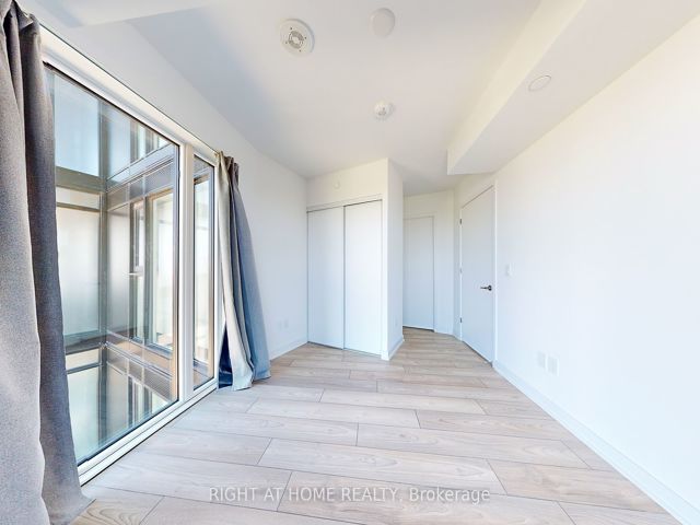 1410 - 8 Tippet Rd