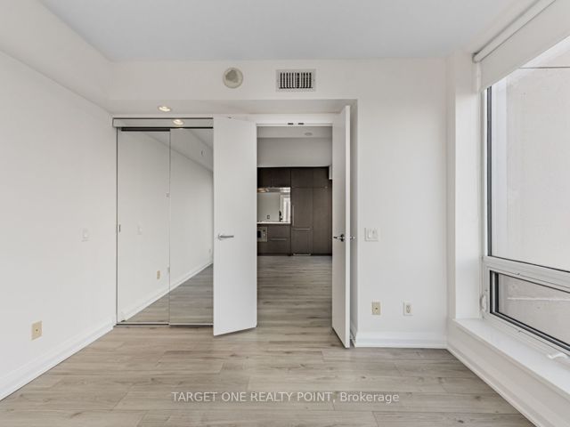 1617 - 155 Yorkville Ave