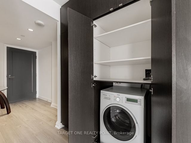 1617 - 155 Yorkville Ave