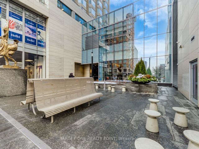 1617 - 155 Yorkville Ave