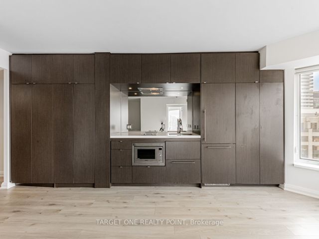 1617 - 155 Yorkville Ave