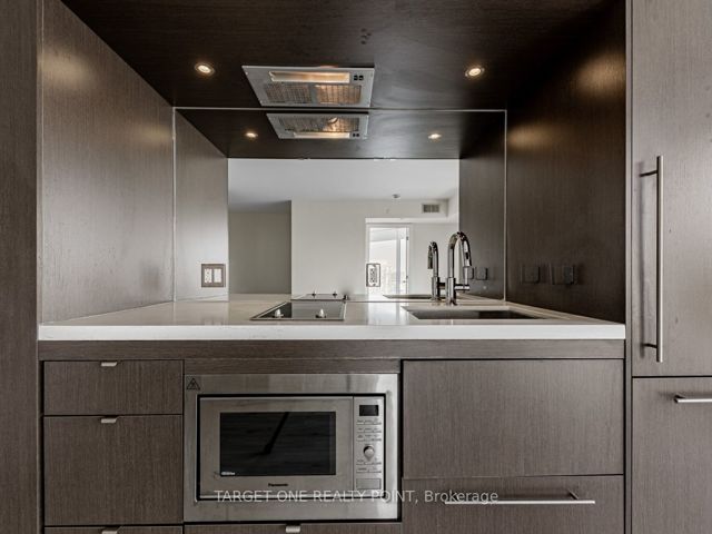 1617 - 155 Yorkville Ave
