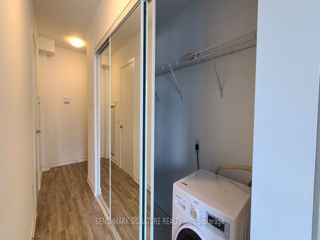 PH01 - 77 Shuter St