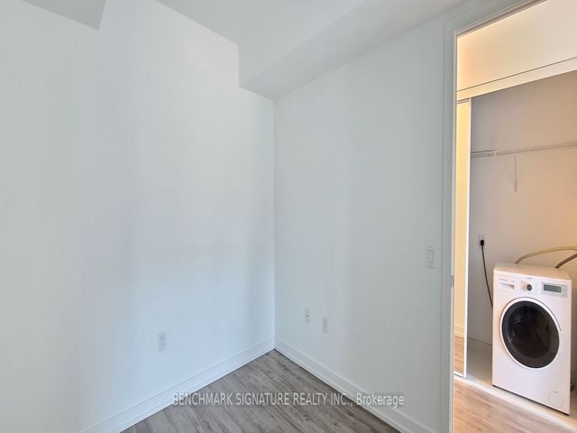 PH01 - 77 Shuter St