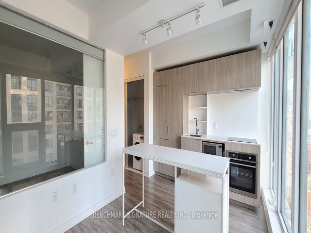 PH01 - 77 Shuter St