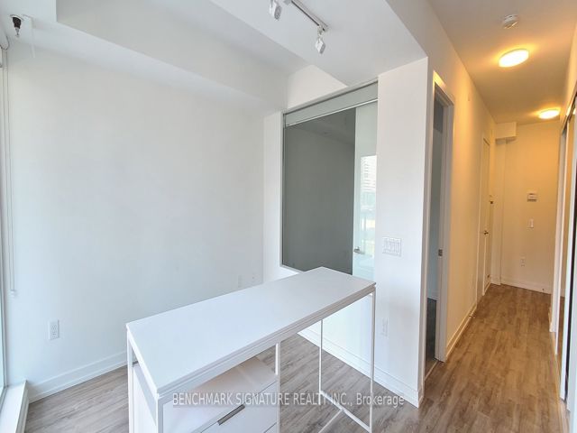 PH01 - 77 Shuter St