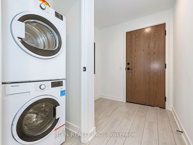 2604 - 55 Charles St E
