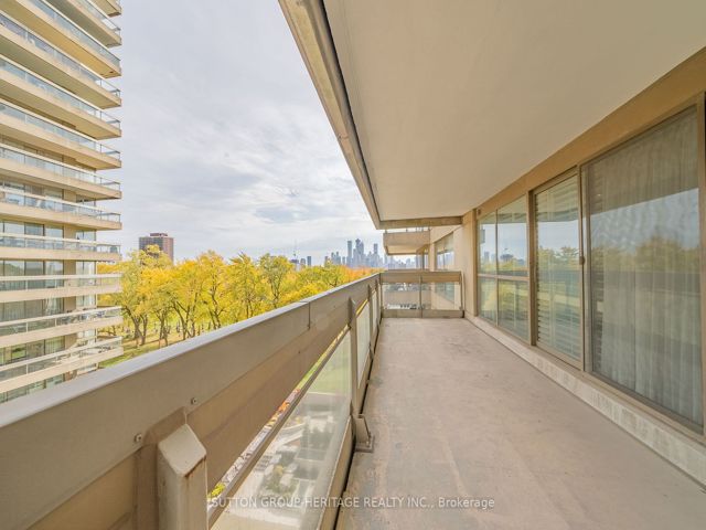 706 - 63 St Clair Ave