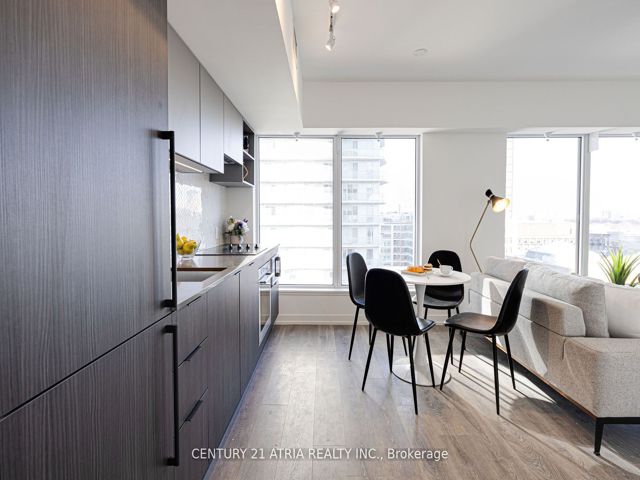1915 - 82 Dalhousie St