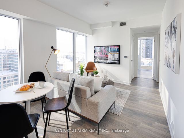 1915 - 82 Dalhousie St