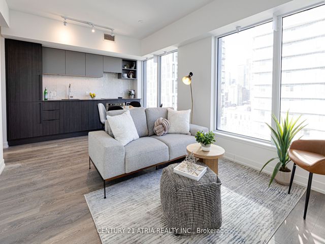 1915 - 82 Dalhousie St