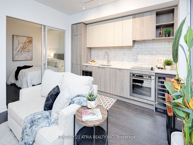 1810 - 2020 Bathurst St