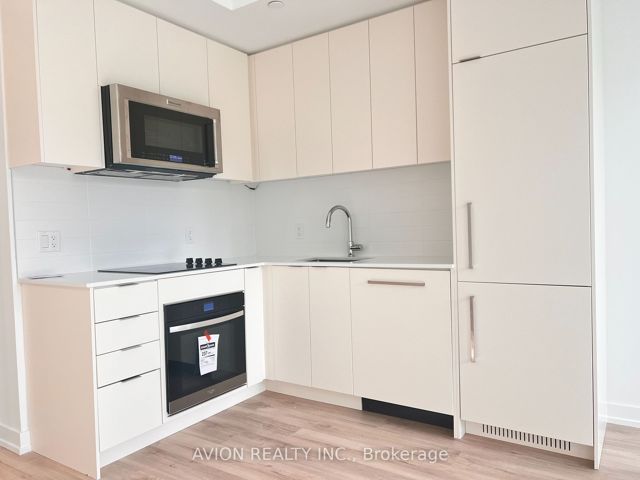 214 - 181 Sheppard Ave