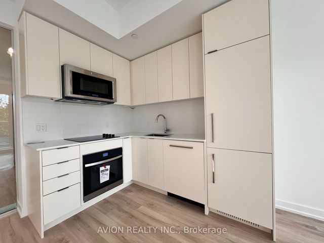 214 - 181 Sheppard Ave
