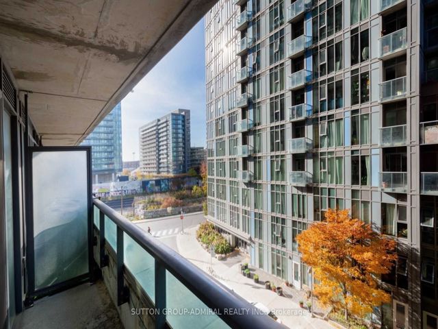 512W - 36 Lisgar St