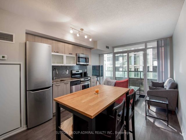 512W - 36 Lisgar St