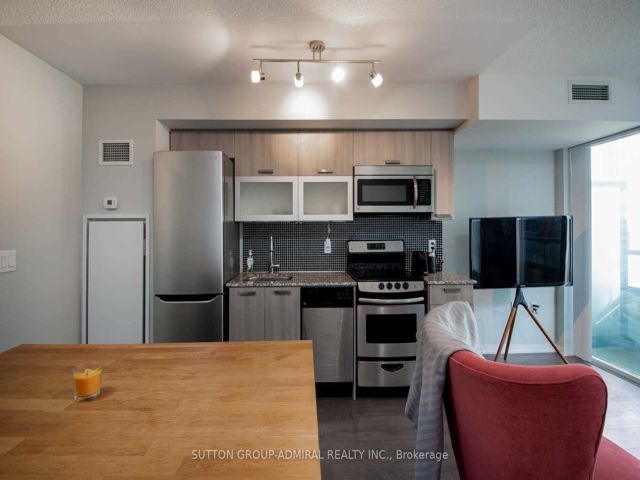 512W - 36 Lisgar St