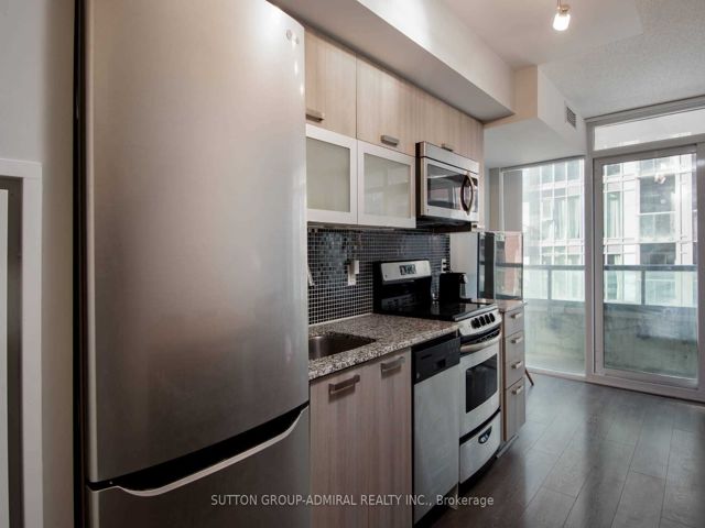 512W - 36 Lisgar St