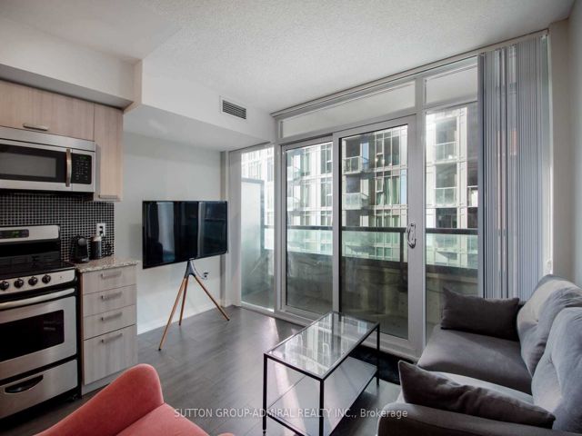 512W - 36 Lisgar St