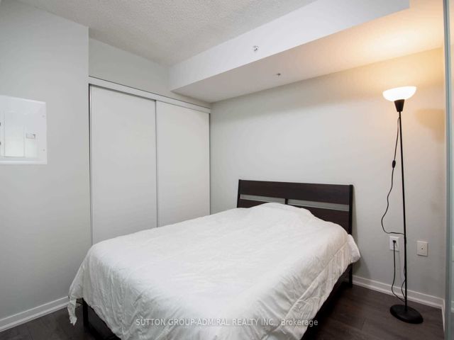 512W - 36 Lisgar St