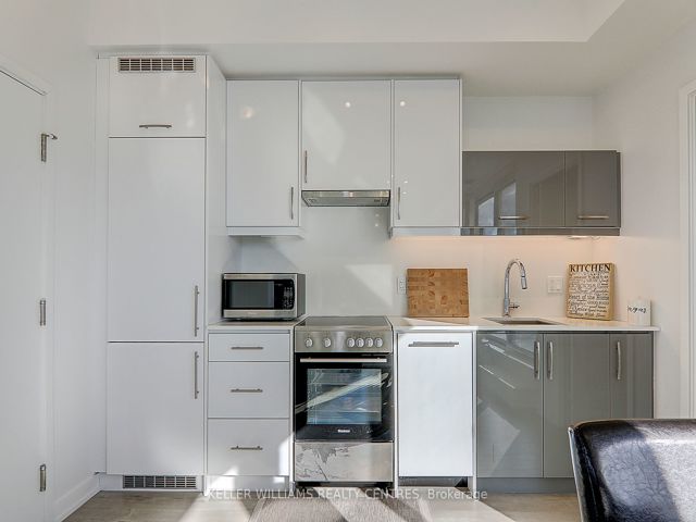 LPH03 - 181 Huron St
