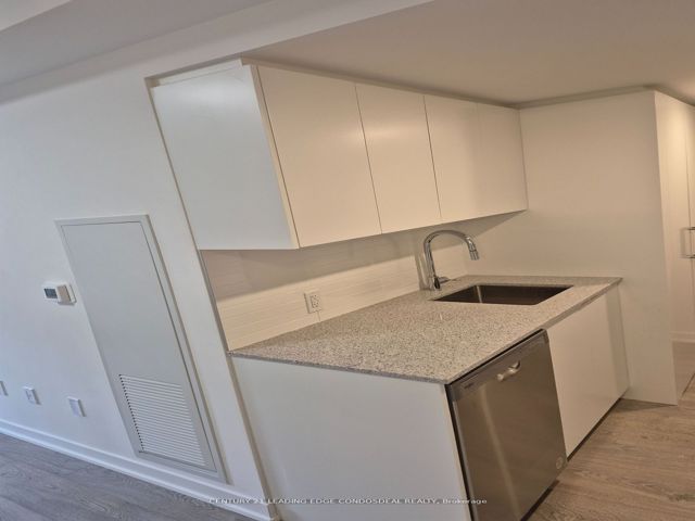 425 - 500 Wilson Ave