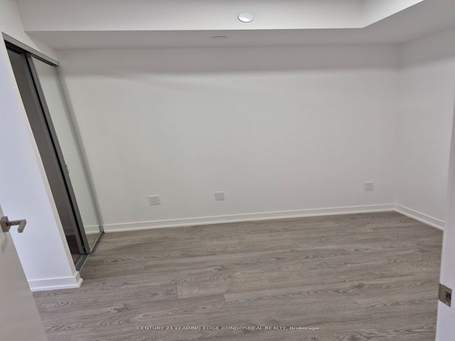 425 - 500 Wilson Ave