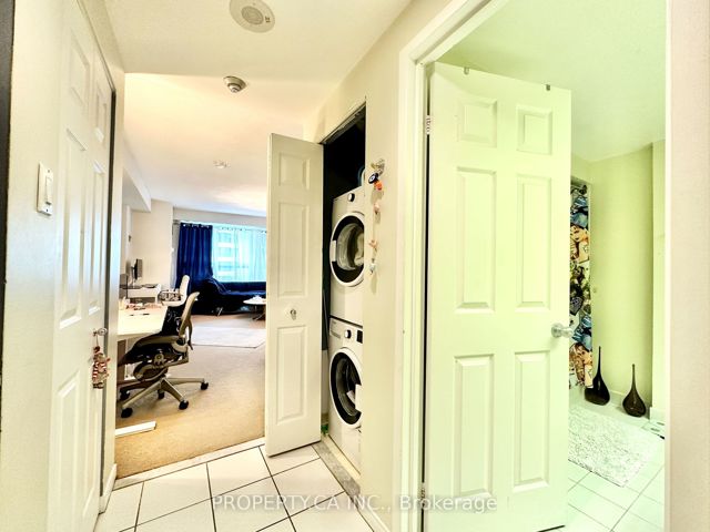 503 - 77 Harbour Sq