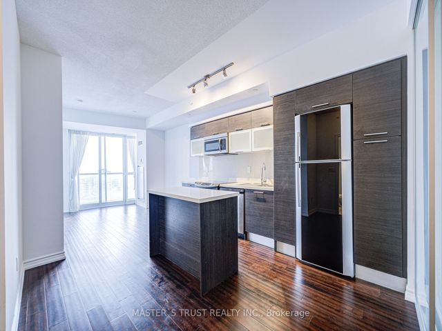 4604 - 386 Yonge St