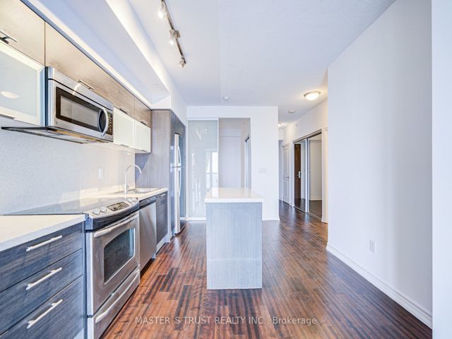 4604 - 386 Yonge St