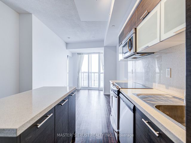 4604 - 386 Yonge St